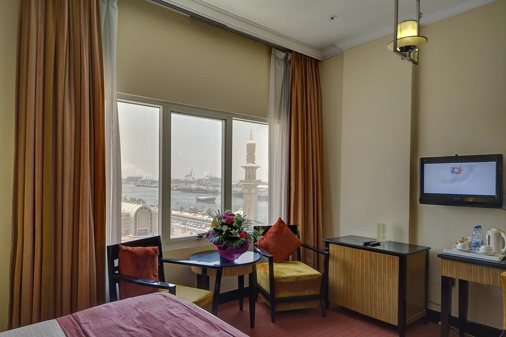Rayan Hotel Corniche シャルジャ エクステリア 写真