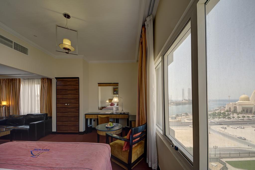 Rayan Hotel Corniche シャルジャ エクステリア 写真