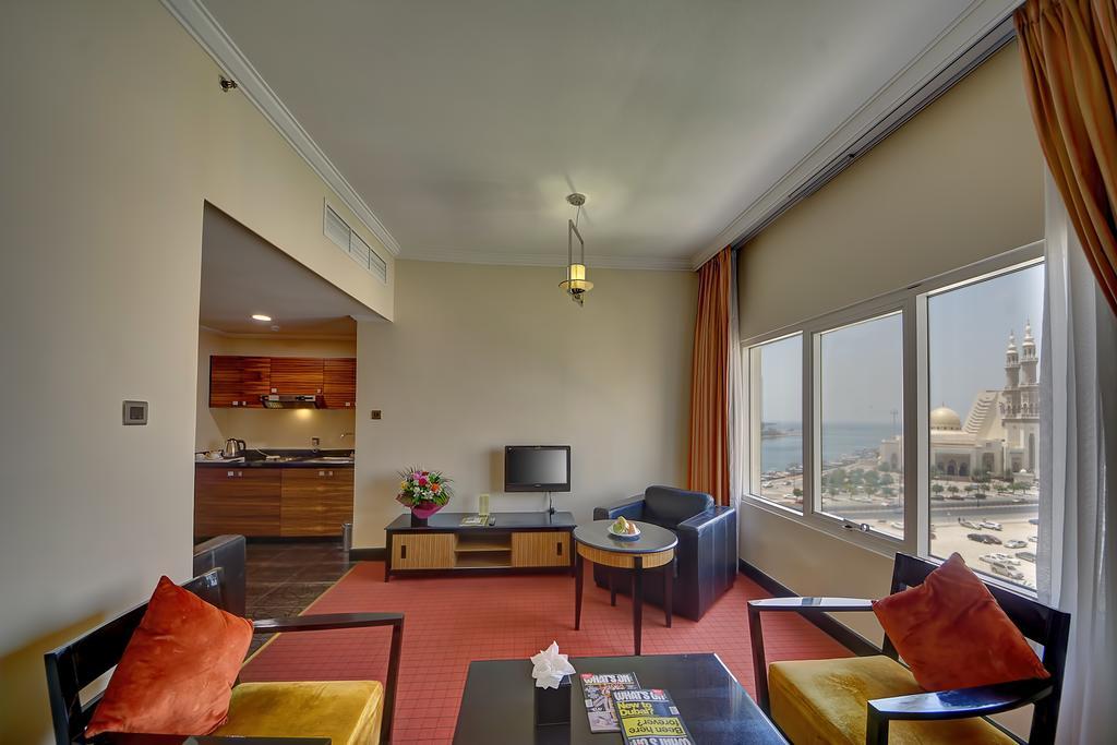 Rayan Hotel Corniche シャルジャ エクステリア 写真